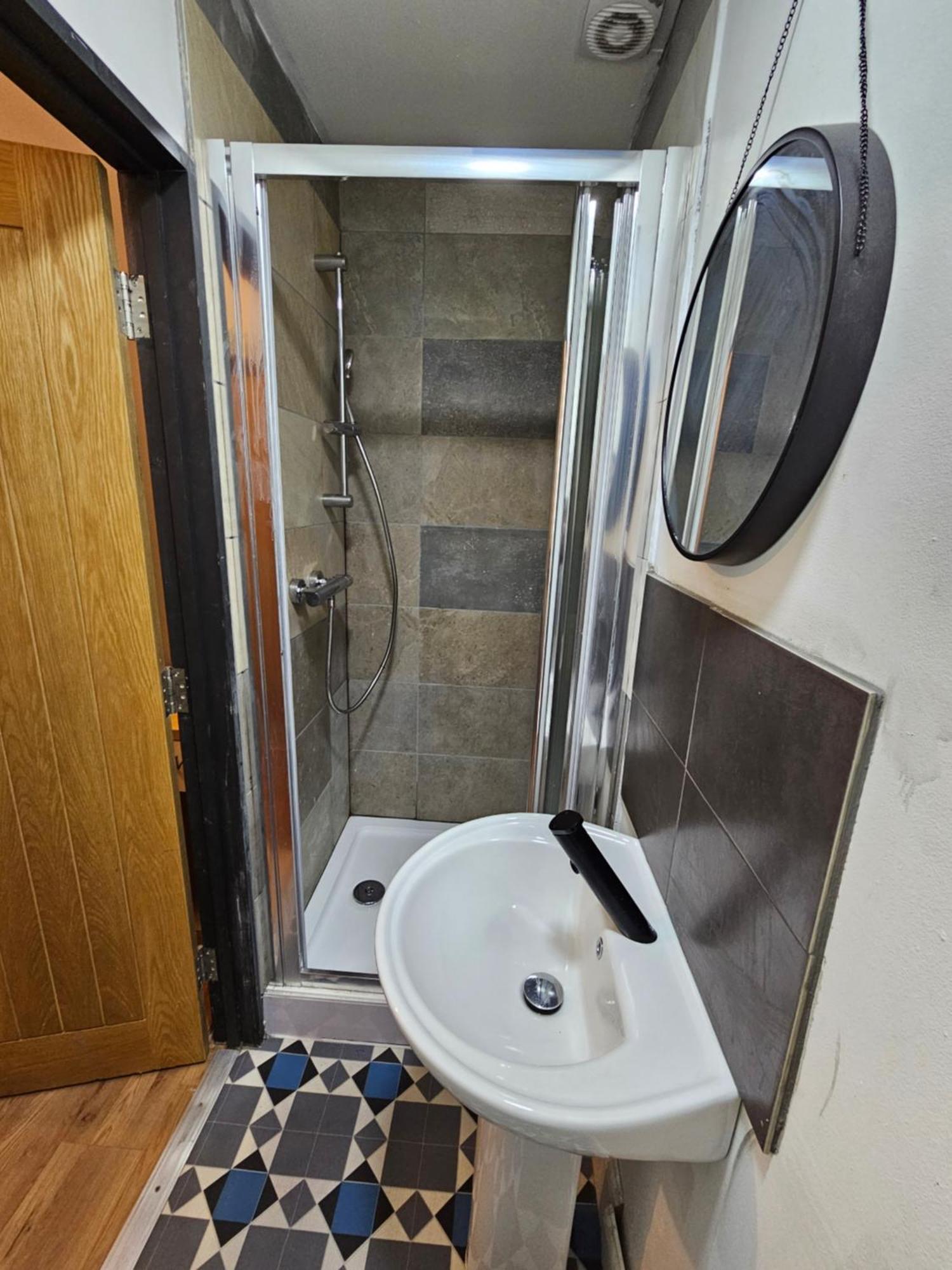Double En Suit Room In Levenshulme Manchester Exterior photo